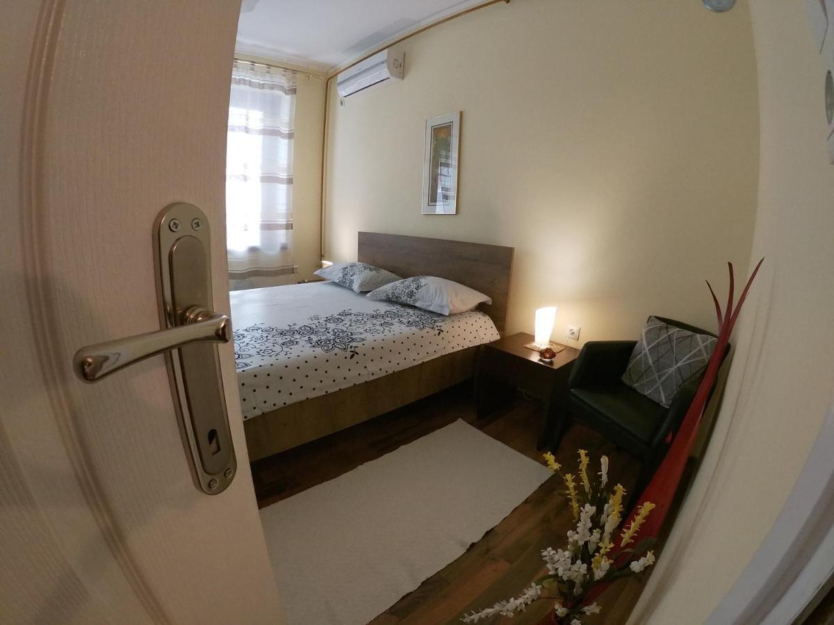 Apartment Honey Free Parking Сараево Екстериор снимка